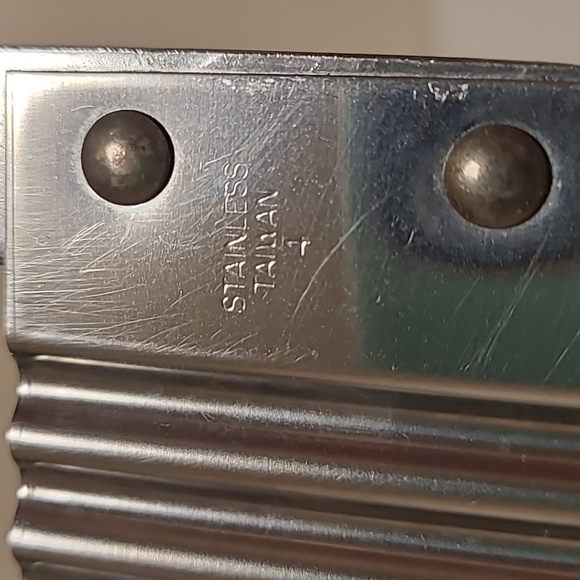 The Pampered Chef Crinkle Cutter - Picture 10 of 14